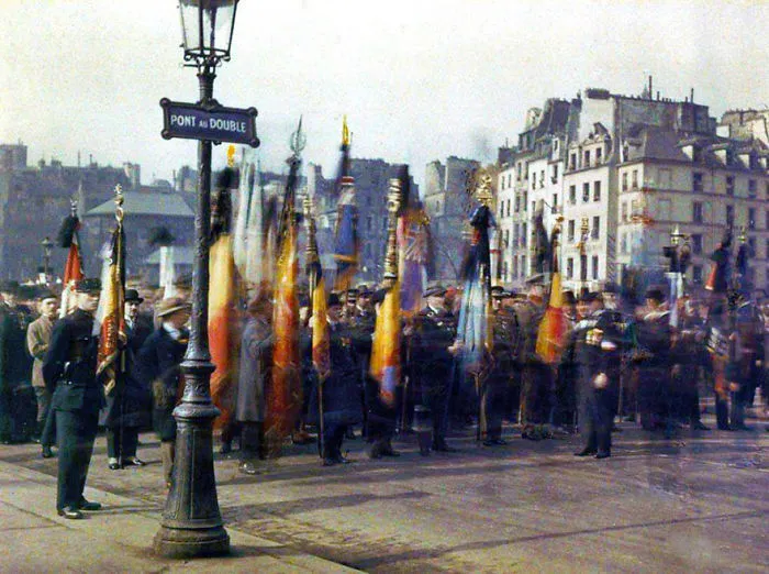 55 Rare Color Photos Of Paris Taken 100 Years Ago