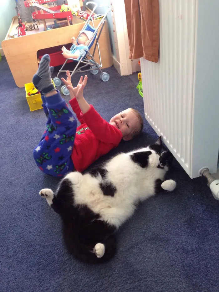 129 Heartwarming Photos Proving That Your Kids Need A Pet
