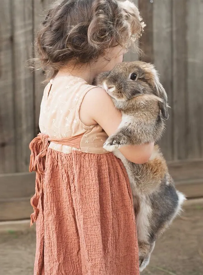 129 Heartwarming Photos Proving That Your Kids Need A Pet