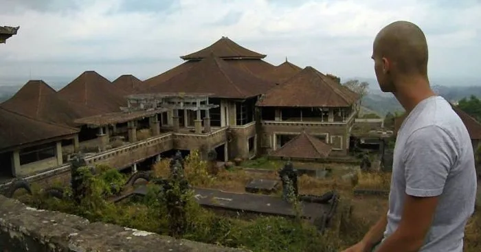 I Discovered A Massive Abandoned Hotel In Bali And Spent Hours Exploring It