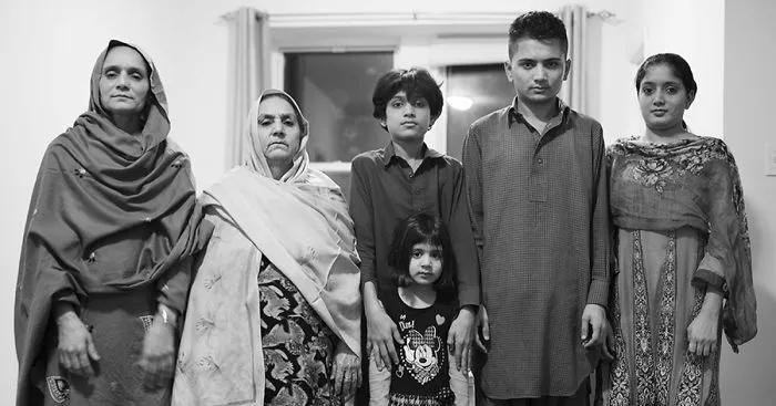 I Photograph Pakistani Families That Experienced Painful Separation