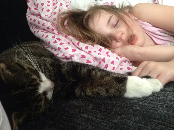 129 Heartwarming Photos Proving That Your Kids Need A Pet
