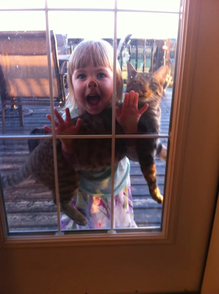 129 Heartwarming Photos Proving That Your Kids Need A Pet