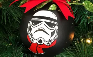 My Mom Let Me Decorate The Christmas Tree This Year, So I Made It Star Wars Style!