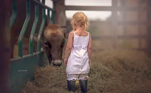 Photographers From All Over The World Capture Amazing Photos Of Children And Animals (40 Pics)