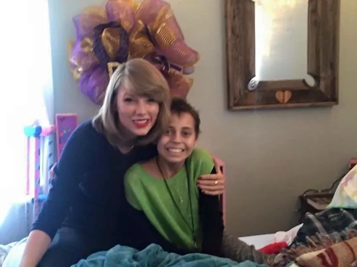 Taylor Swift Goes To Colorado To Visit A Little Girl With Cancer Who Wanted To Meet Her