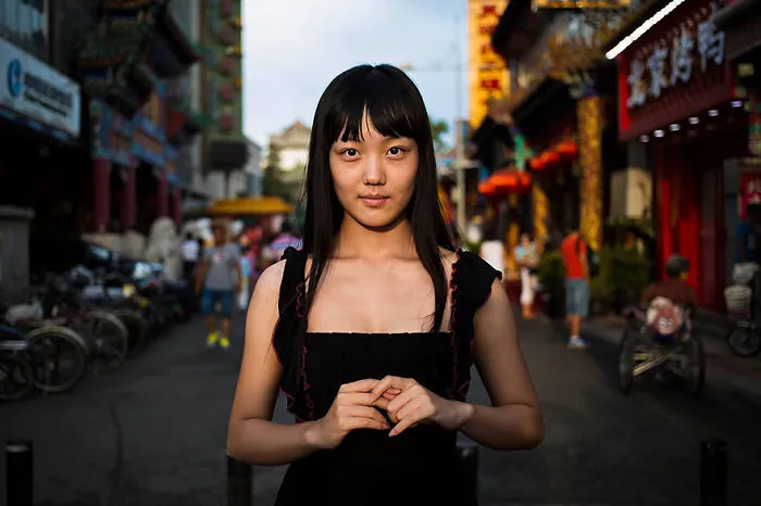 Romanian photographer captures woman in a busy street, showcasing global beauty diversity.