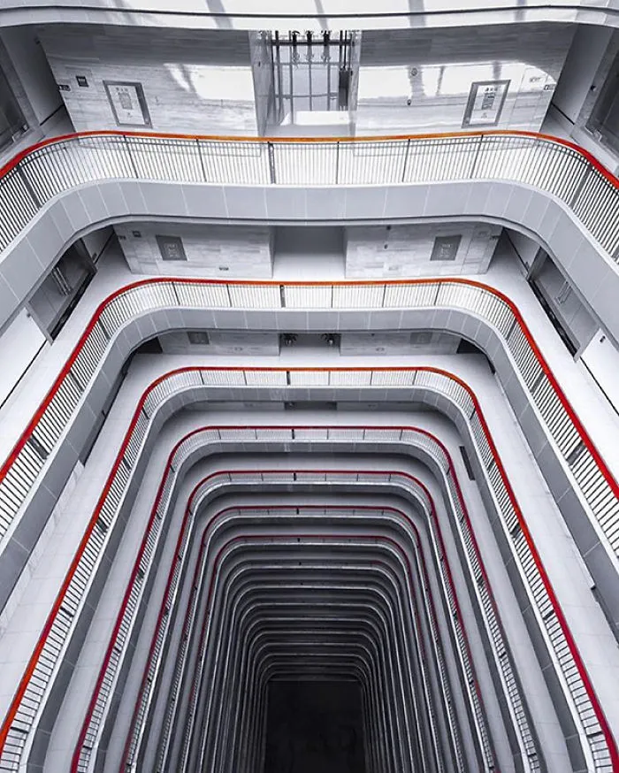 This Symmetry-Filled Instagram Will Satisfy Every Perfectionist’s Soul