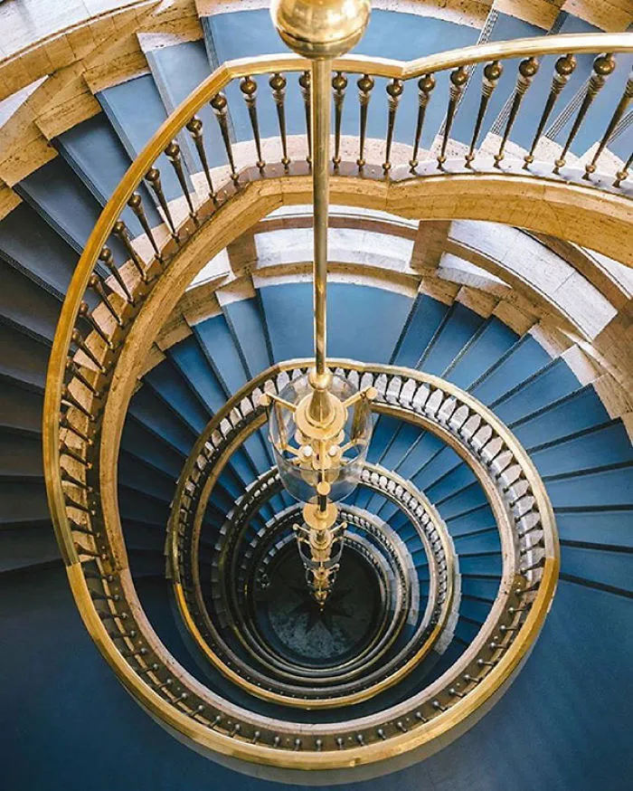 This Symmetry-Filled Instagram Will Satisfy Every Perfectionist’s Soul