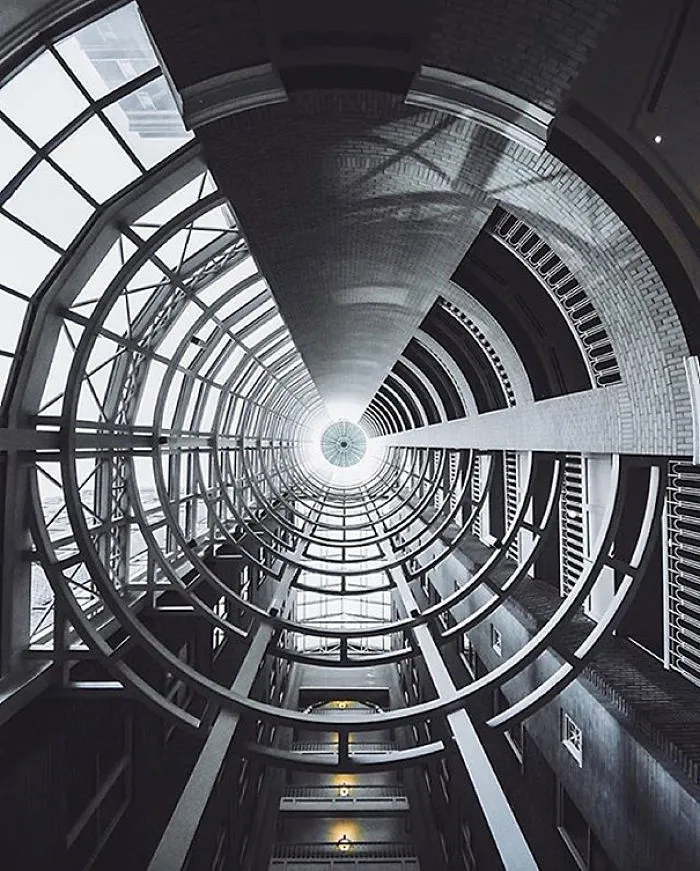 This Symmetry-Filled Instagram Will Satisfy Every Perfectionist’s Soul