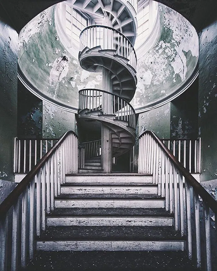This Symmetry-Filled Instagram Will Satisfy Every Perfectionist’s Soul