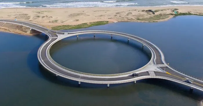 Circular Bridge Built To Slow Down Drivers So That They Would Enjoy The View