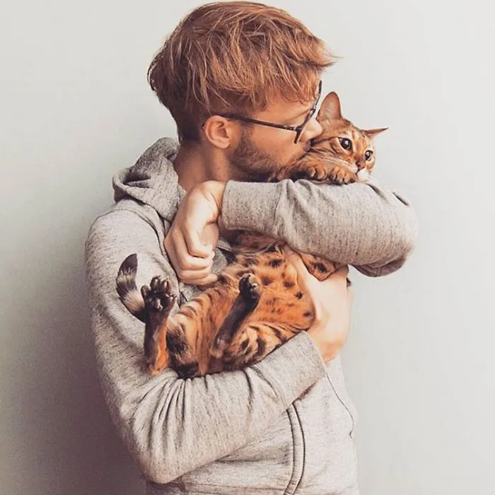 Hot Dudes With Kittens Instagram Is What You Need Right Meow