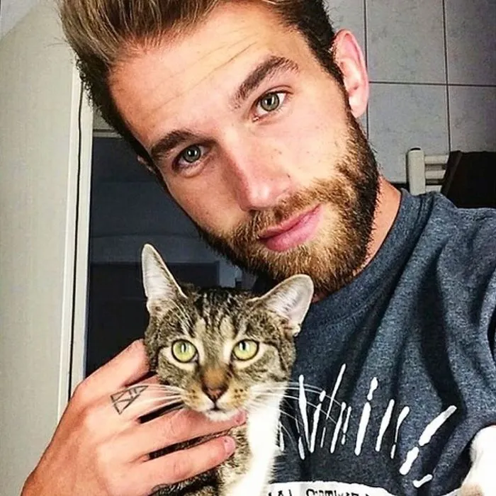 Hot Dudes With Kittens Instagram Is What You Need Right Meow
