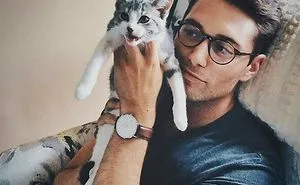 Hot Dudes With Kittens Instagram Is What You Need Right Meow