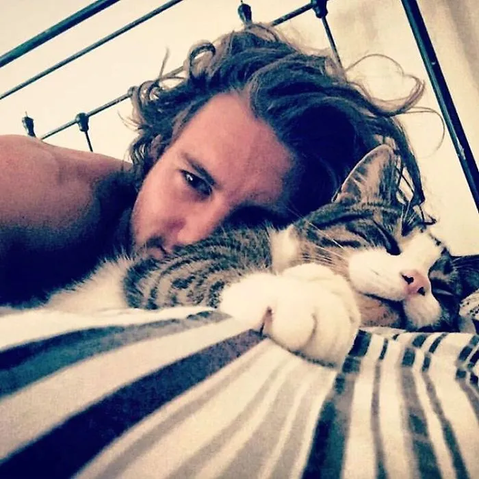 Hot Dudes With Kittens Instagram Is What You Need Right Meow