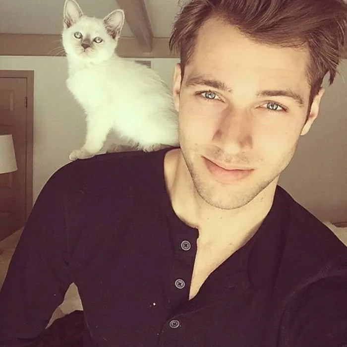 Hot Dudes With Kittens Instagram Is What You Need Right Meow