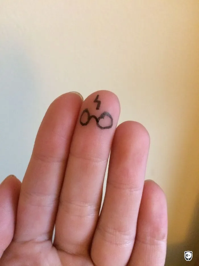 Harry Potter Minimalist Fingers :)