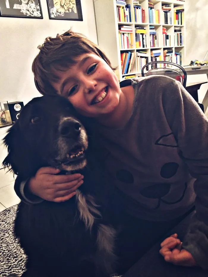 129 Heartwarming Photos Proving That Your Kids Need A Pet
