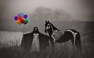 My Girlfriends Makes Scary Horsephotos - Aaahh!
