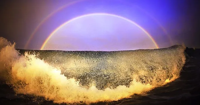 Experience The Natural Beauty And Power Of The Ocean Through These Impressive Images