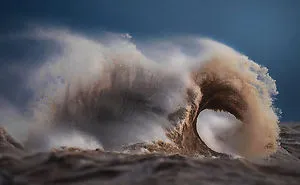 92 Majestic Wave Photos That Capture The Beauty Of Breaking Waves