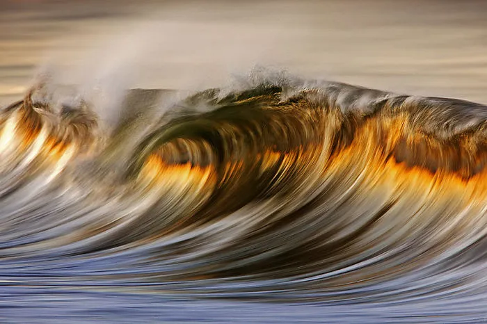 92 Majestic Wave Photos That Capture The Beauty Of Breaking Waves
