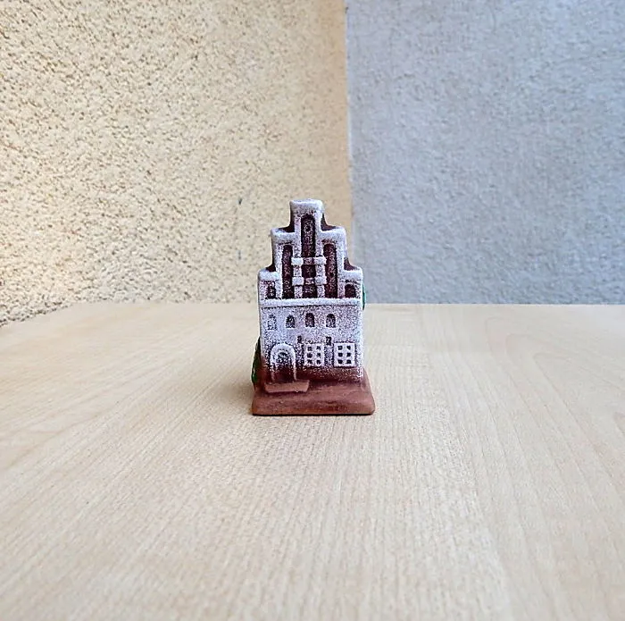House Of The Blackheads, House Of Natural Clay
