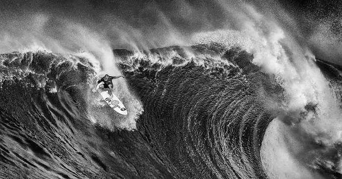 I've Spent A Month In Hawaii Photographing Stunning Waves And Surfers