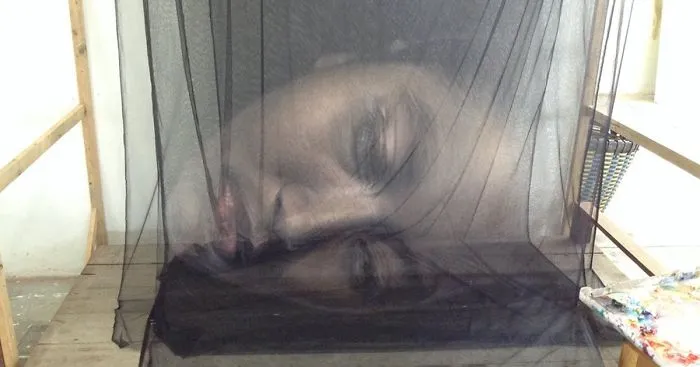 Thai Artist Creates 3D Art By Painting Layers Of Thread And Netting