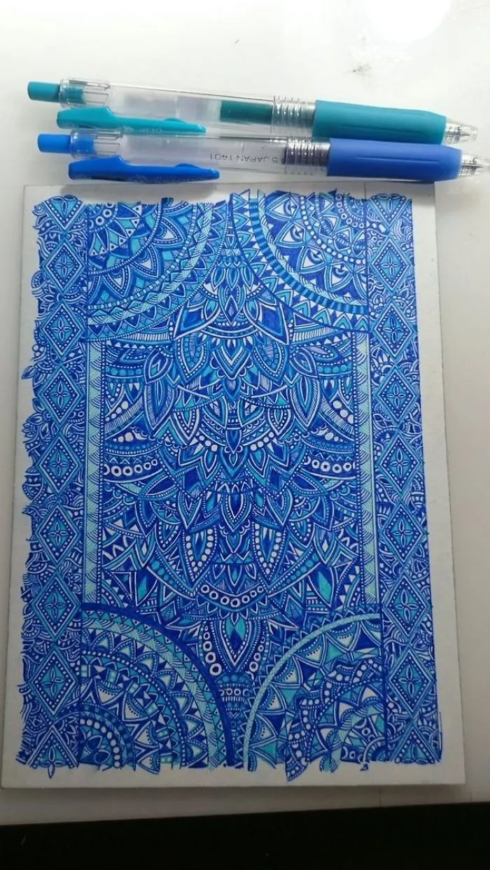 Draw A Poker With Two Ball Pens