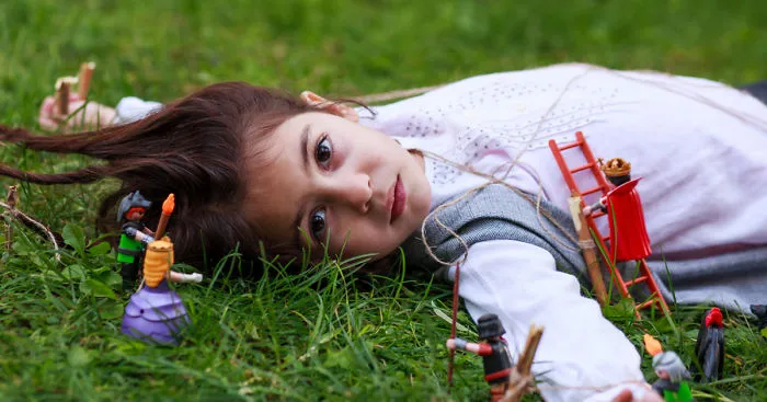 Mom Takes Pictures Of Daughter Posing As Fictional Characters She Loves (Part 2)
