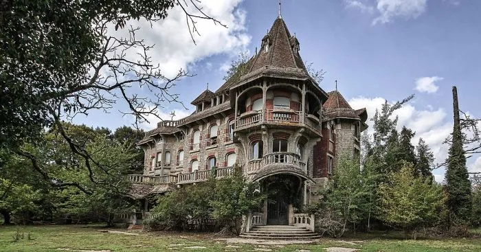 My Pictures Of Abandoned Places Show The True Beauty In Decay