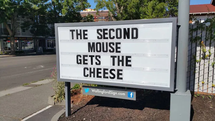 This Seattle Gas Station Has The Funniest Signs Ever (22 Pics)