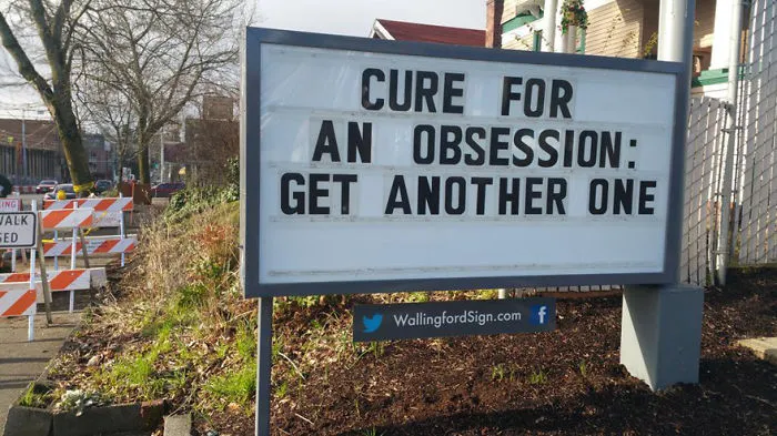 This Seattle Gas Station Has The Funniest Signs Ever (22 Pics)