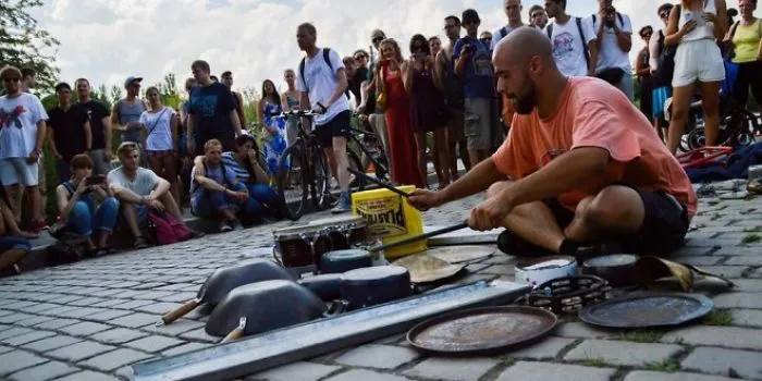 Here's 3 Talented Street Musicians Reinterpreting Techno And Electronic Music In Their Own Way