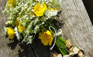 I Leave Colourful Bundles Of Flowers For Strangers To Brighten Their Day