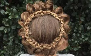 Mom Braids Unbelievably Intricate Hairstyles Every Morning Before School