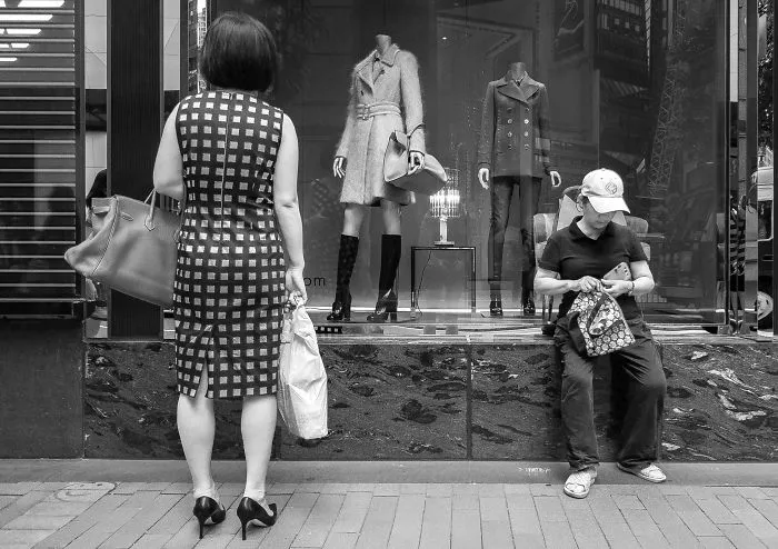 I Shoot People In The Street And Like To Watch Their Expressions Through My Camera