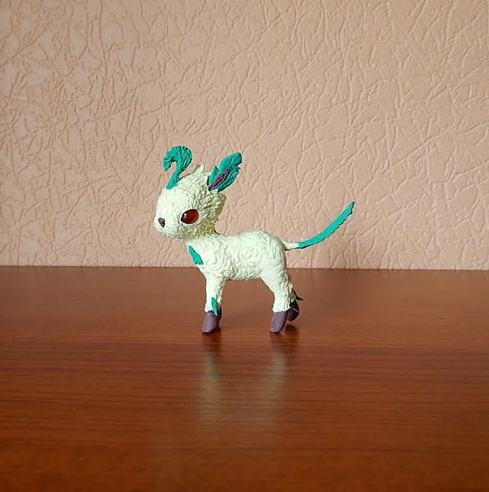 Pokemon Leafeon Figurine