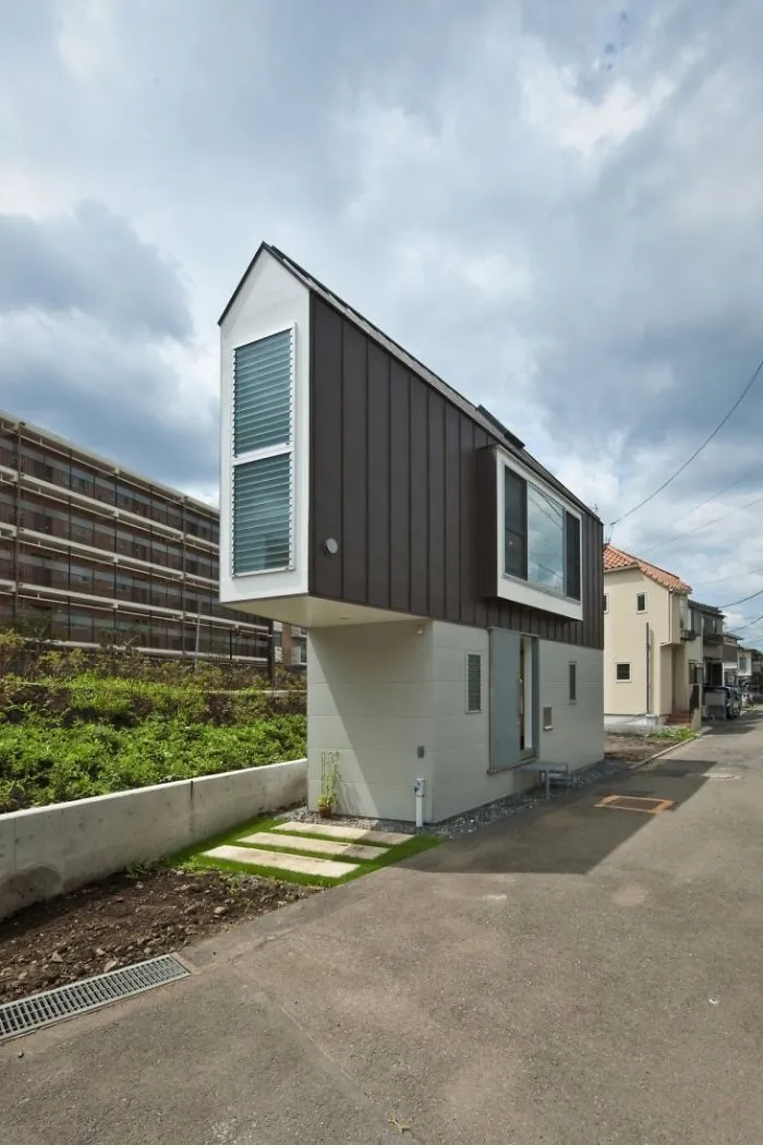 8. Hori No Uchi House In Suginami (http://www.dezeen.com/2011/10/31/house-in-horinouchi-by-kota-mizuishi/)