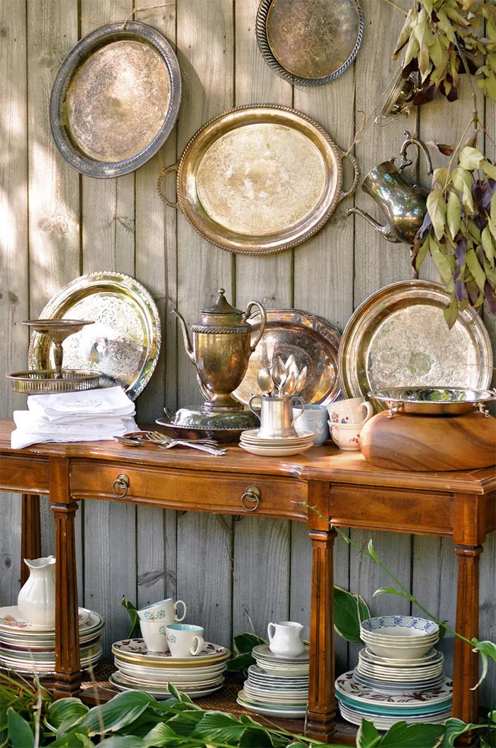 Vintage Tray Fence Decor