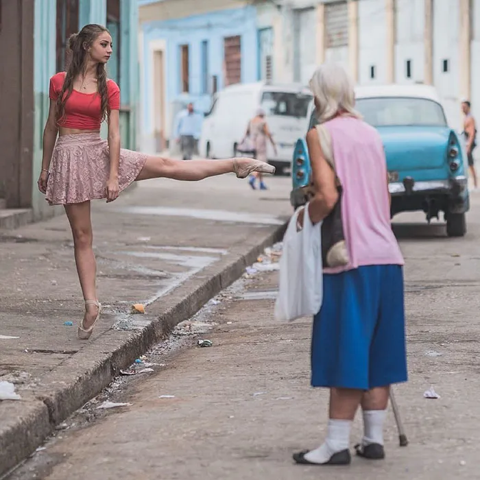 Ballet Dancers Practicing On The Streets Of Cuba (24 pics)