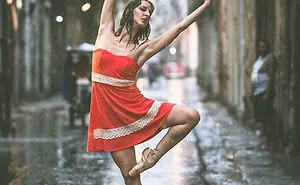 Ballet Dancers Practicing On The Streets Of Cuba (24 pics)