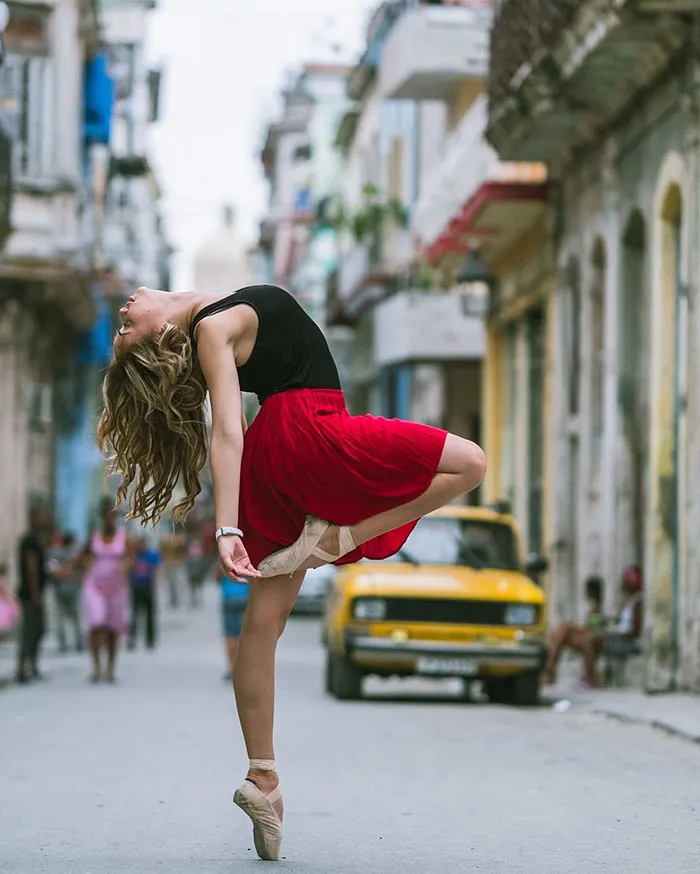 Ballet Dancers Practicing On The Streets Of Cuba (24 pics)