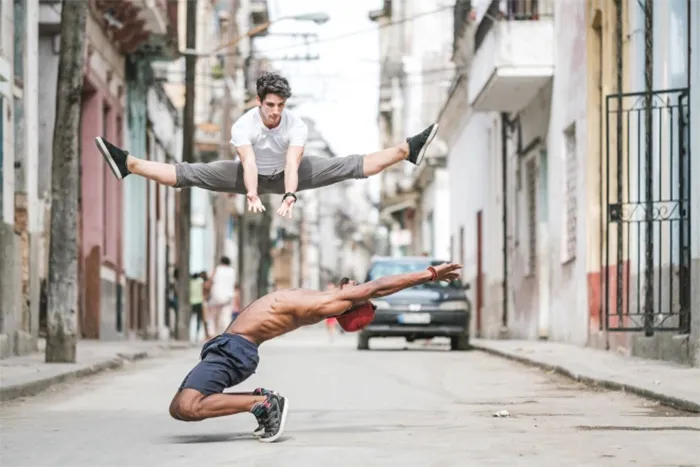 Ballet Dancers Practicing On The Streets Of Cuba (24 pics)