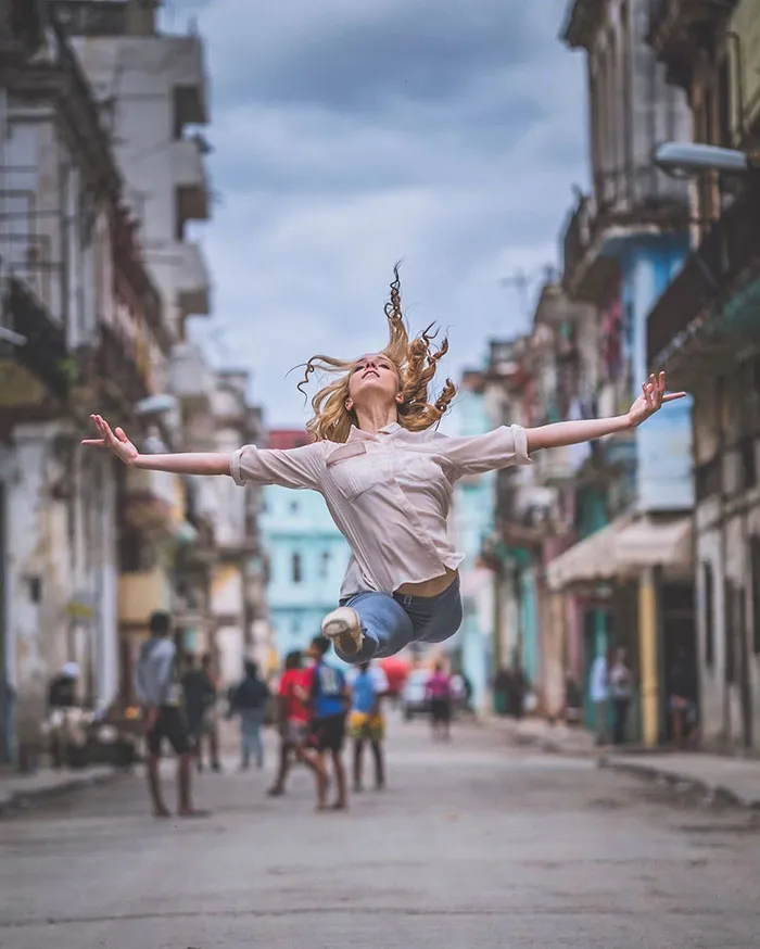 Ballet Dancers Practicing On The Streets Of Cuba (24 pics)