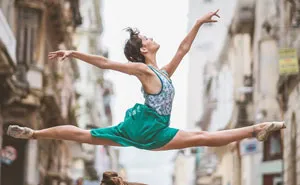 Ballet Dancers Practicing On The Streets Of Cuba (24 pics)