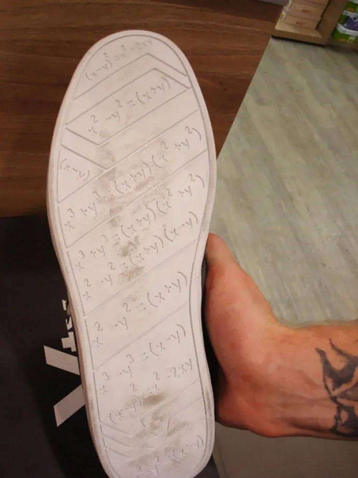 Suela de zapato con ecuaciones