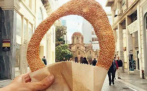 "Girl Eat World" Instagram Features The Tastiest Street Food From Around The World